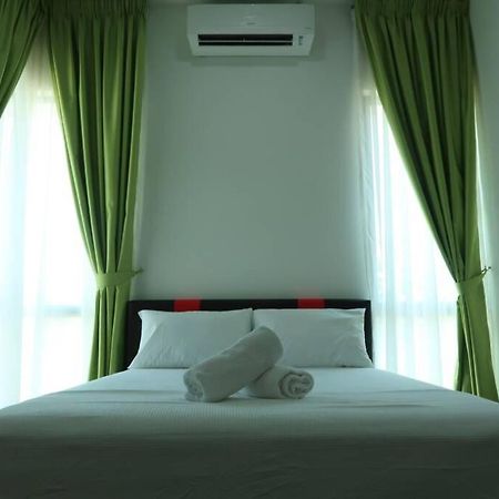 Promo Private Luxurious Nilai Vacation Home Bagian luar foto