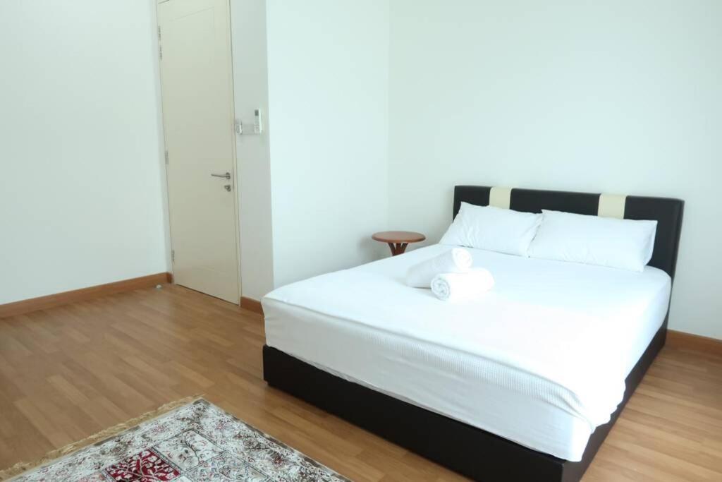 Promo Private Luxurious Nilai Vacation Home Bagian luar foto