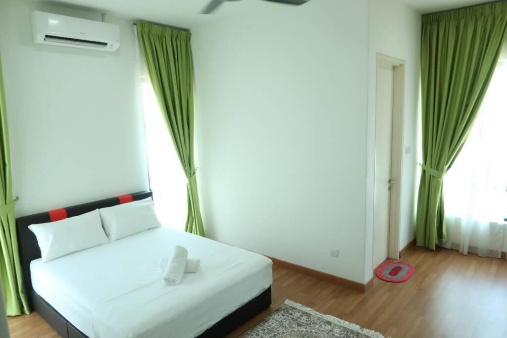 Promo Private Luxurious Nilai Vacation Home Bagian luar foto