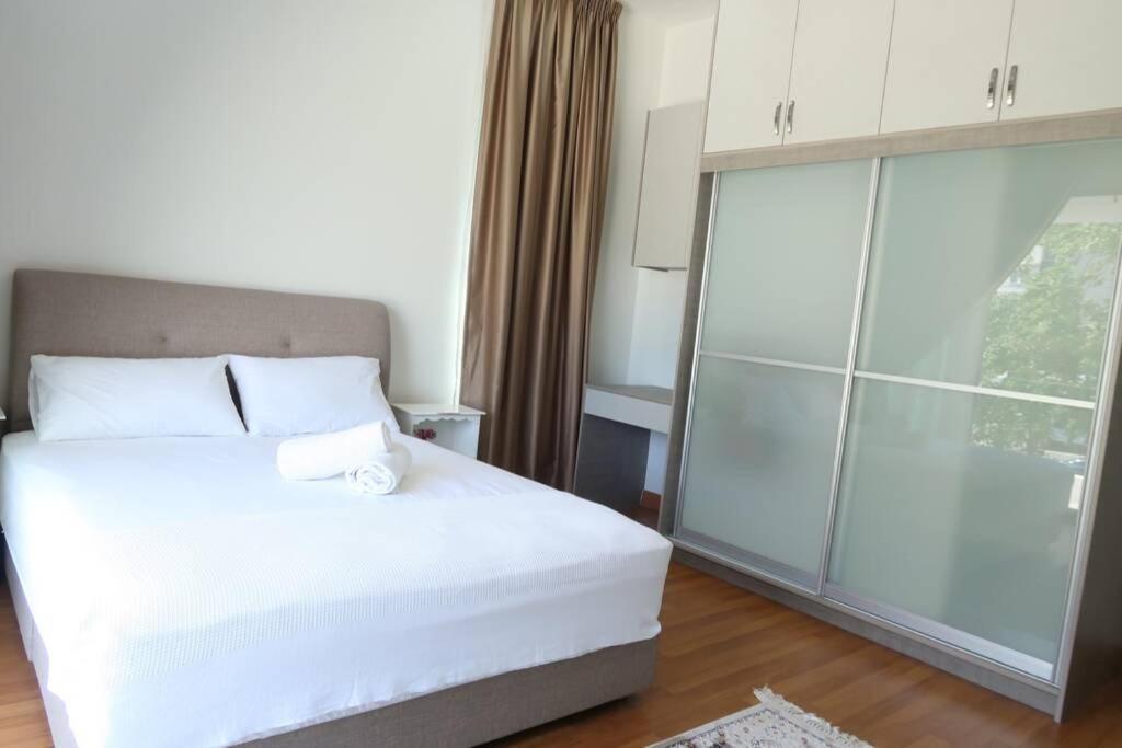 Promo Private Luxurious Nilai Vacation Home Bagian luar foto