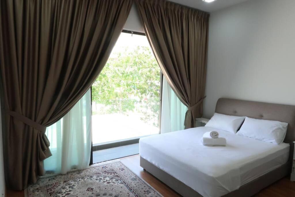 Promo Private Luxurious Nilai Vacation Home Bagian luar foto