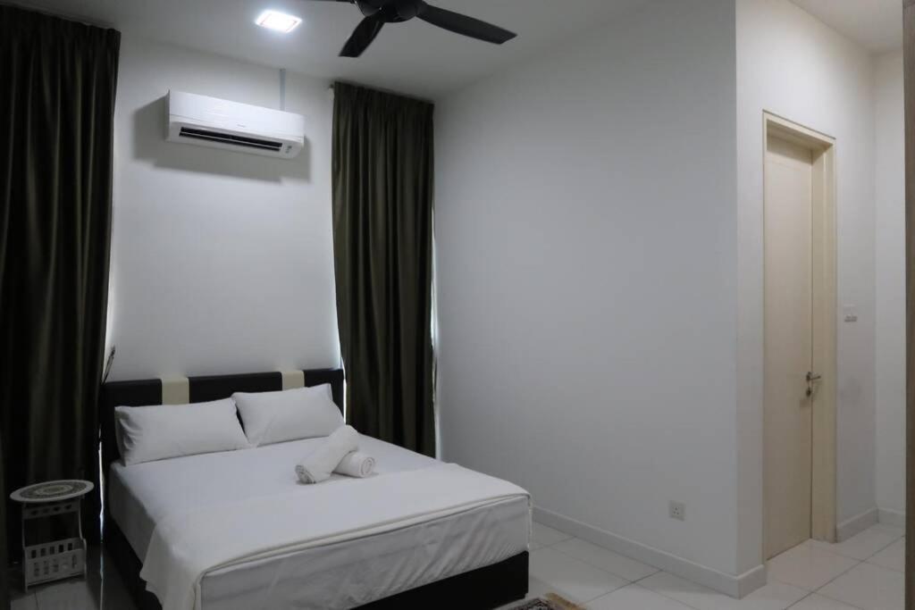 Promo Private Luxurious Nilai Vacation Home Bagian luar foto