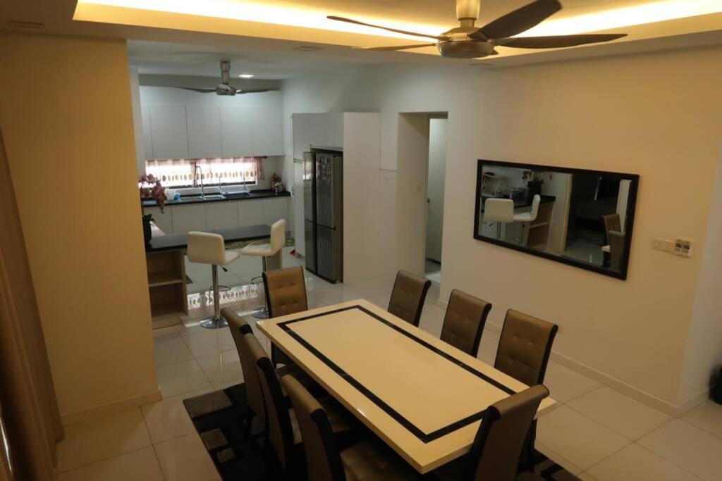 Promo Private Luxurious Nilai Vacation Home Bagian luar foto