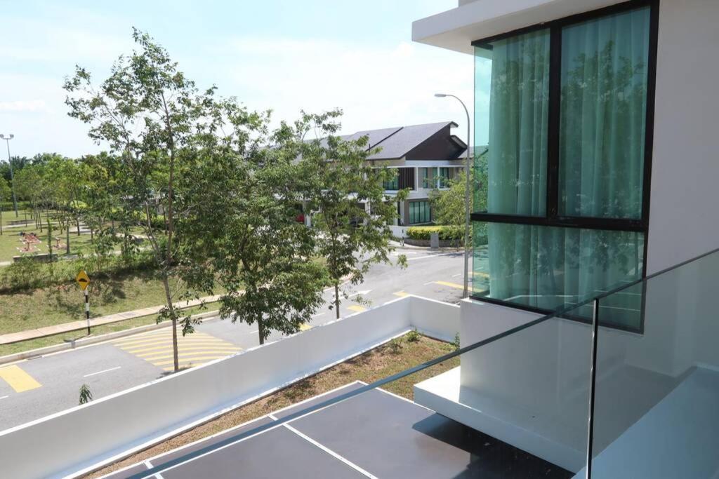 Promo Private Luxurious Nilai Vacation Home Bagian luar foto