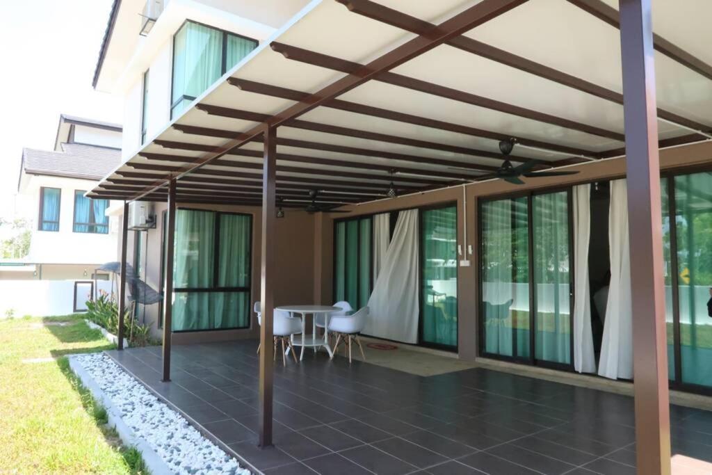 Promo Private Luxurious Nilai Vacation Home Bagian luar foto