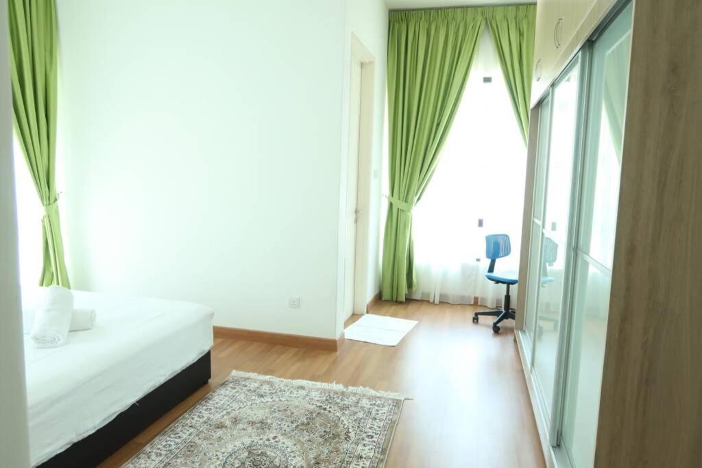 Promo Private Luxurious Nilai Vacation Home Bagian luar foto