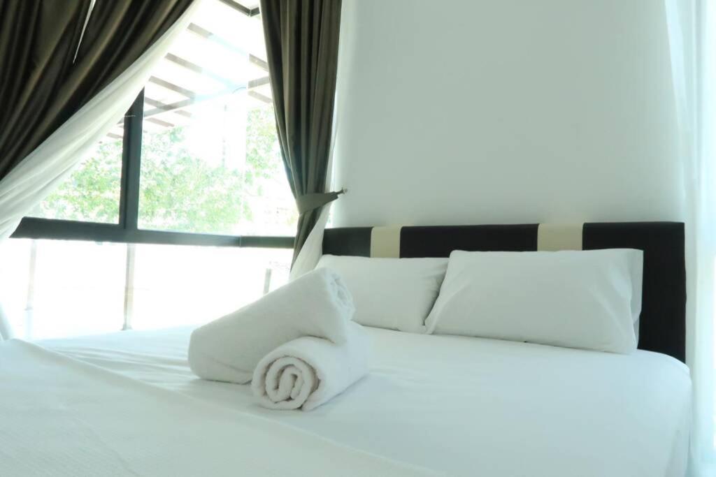 Promo Private Luxurious Nilai Vacation Home Bagian luar foto